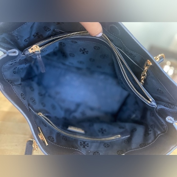 Tory Burch Carter Tote Chain Handle Tagged Tote Bag Leather Royal Navy 56968 - Picture 12 of 12